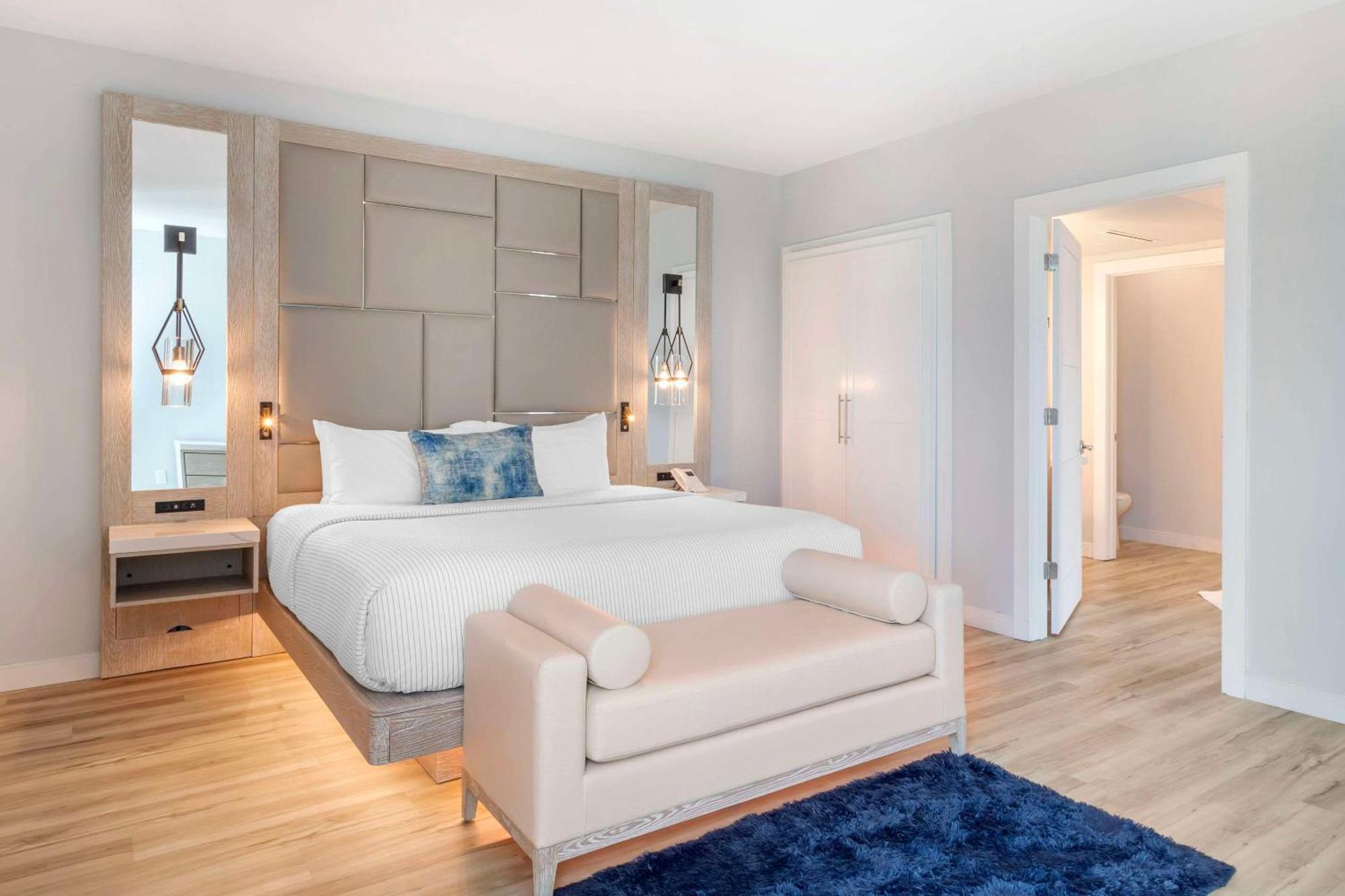 Hotel Cambria Riverfront *
