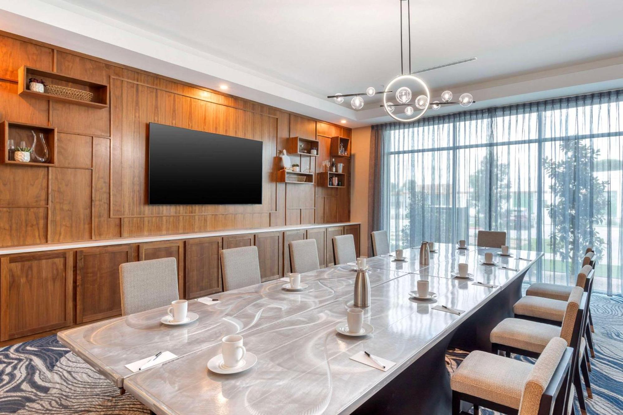 Cambria Riverfront Hotel