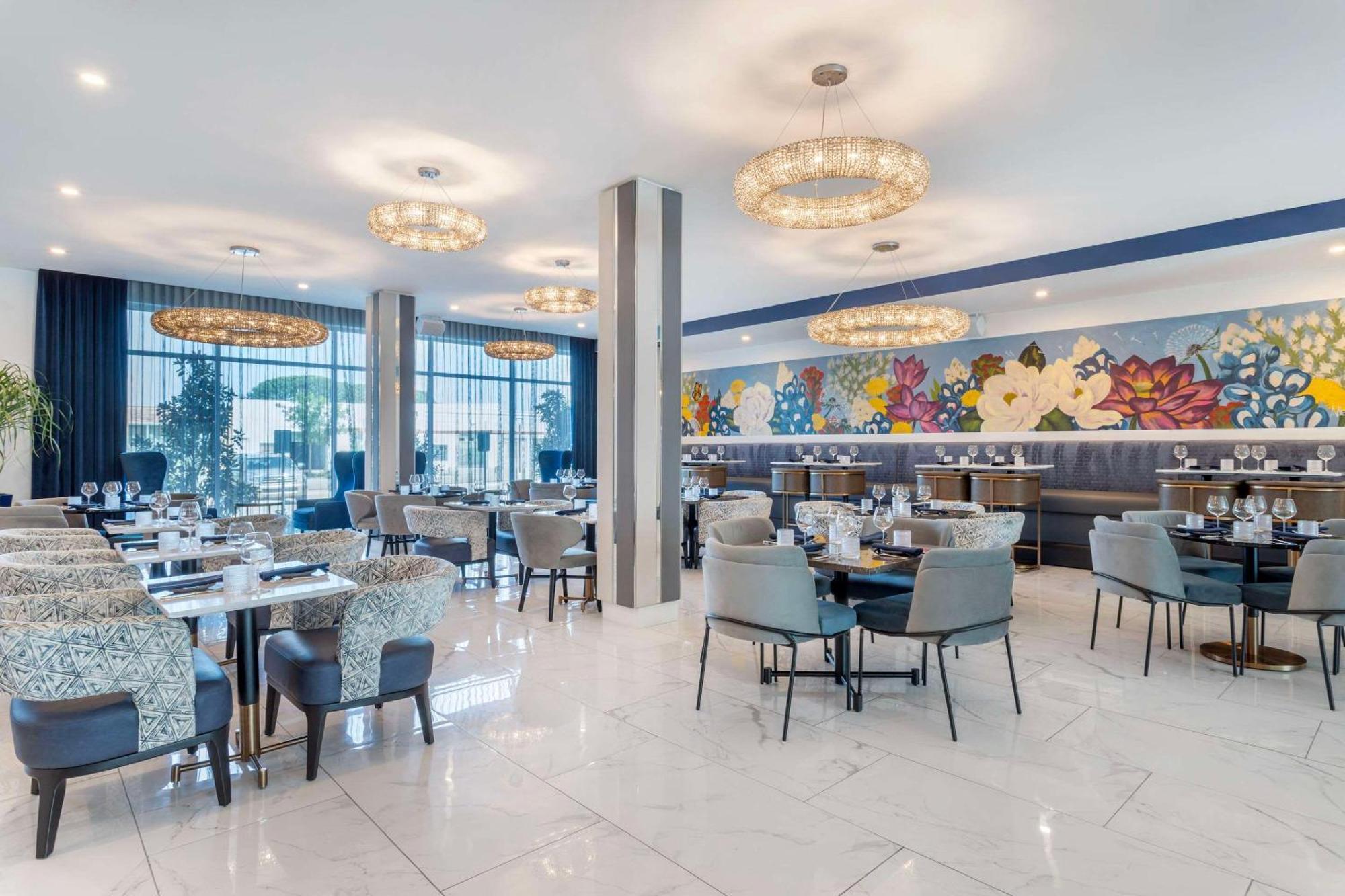 Hotel Cambria Riverfront