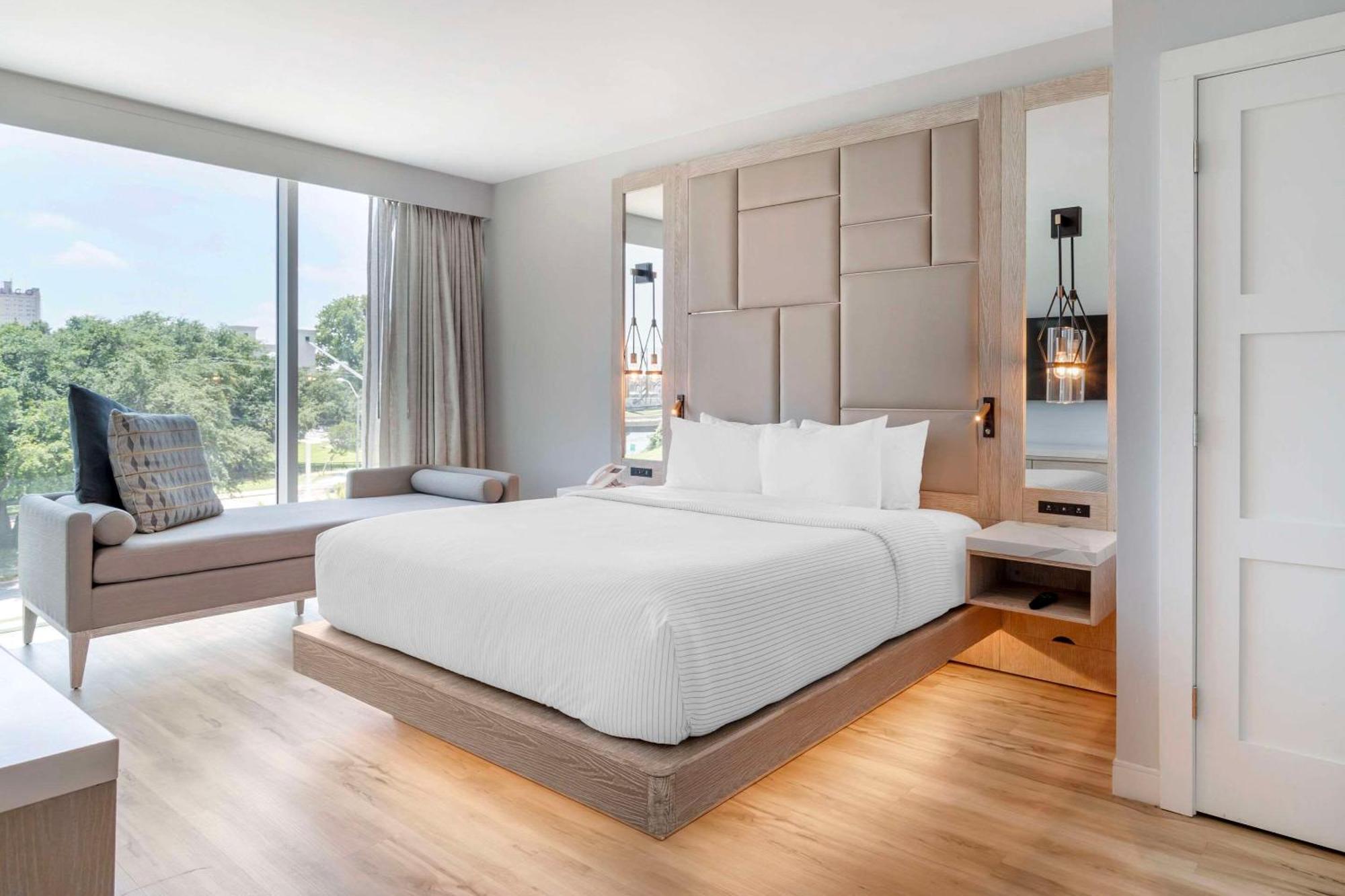 Cambria Riverfront * Waco