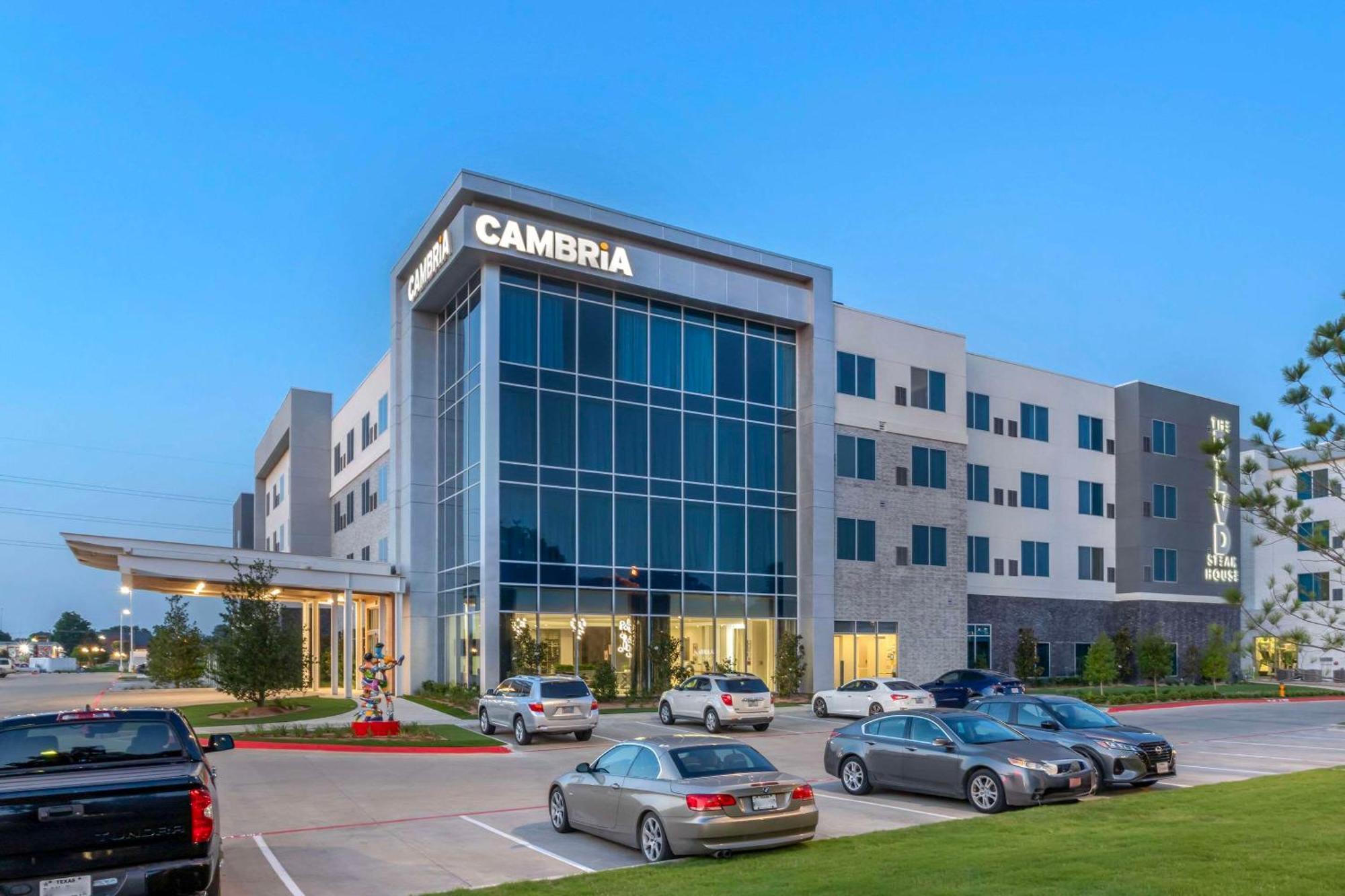 Cambria Riverfront Hotel *